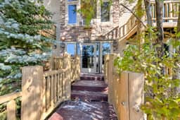 Courtyard Hot Tub Condo Near Ski Resorts & Golf