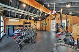 Luxurious Lake-View Retreat in Historic Old Huntsville Spa, Sauna, Hot Tub, Heated Driveway