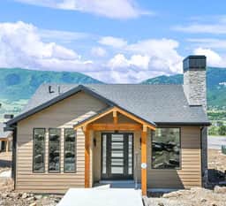 Mountain Retreat Cabin w/ Hot Tub & Stunning Views