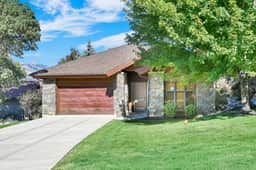 Ski & Golf Retreat w/ Stunning Mountain Views