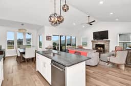 Eden Mountain Oasis: Hot Tub & Stunning Views