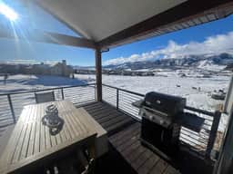 Eden Mountain Oasis: Hot Tub & Stunning Views