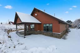 Mountain Retreat: Indoor Fire, Pool & Trails Access