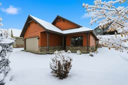 Mountain Retreat: Indoor Fire, Pool & Trails Access