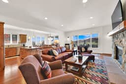 Mountain Escape w/ Valley Views & Private Hot Tub