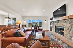 Mountain Escape w/ Valley Views & Private Hot Tub