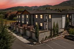 Eden Townhouse: Hot Tub & Golf Retreat w/Mountain Views