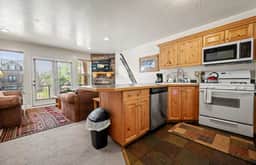 Eden Condo w/ Pool, Hot Tub & Mountain Views