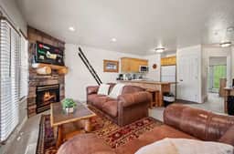 Eden Condo w/ Pool, Hot Tub & Mountain Views