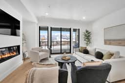 Newly Built Condo: Golf Views & Mountain Retreat