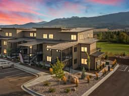 Newly Built Condo: Golf Views & Mountain Retreat
