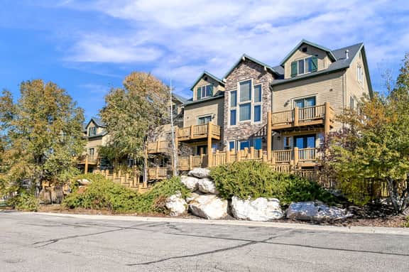 Courtyard Hot Tub Condo Near Ski Resorts & Golf