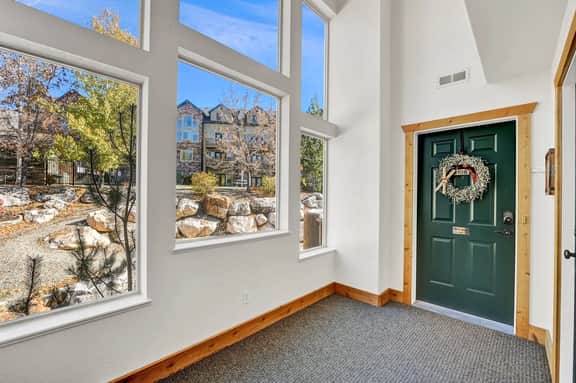 Courtyard Hot Tub Condo Near Ski Resorts & Golf