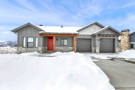 Stunning Mountain-View Home with Hot Tub in Eden