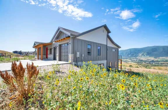 Stunning Mountain-View Home with Hot Tub in Eden