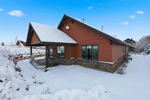 Mountain Retreat: Indoor Fire, Pool & Trails Access