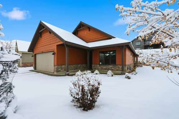 Mountain Retreat: Indoor Fire, Pool & Trails Access
