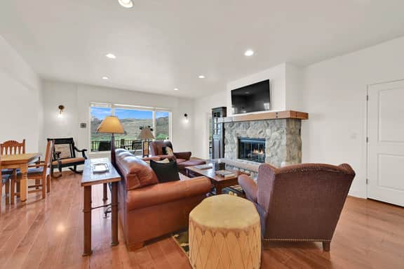 Mountain Escape w/ Valley Views & Private Hot Tub