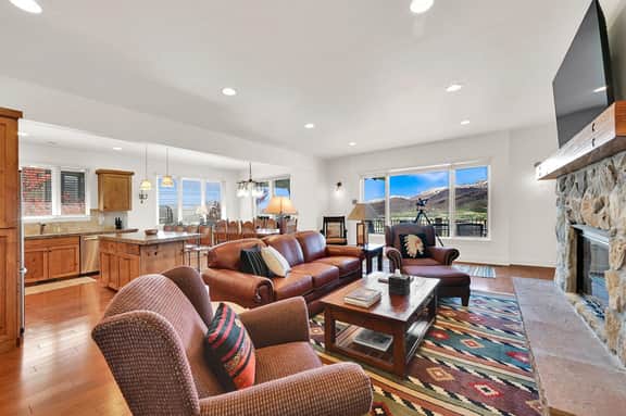 Mountain Escape w/ Valley Views & Private Hot Tub