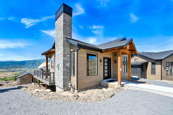 Mountain Views Eden Cabin w/ Hot Tub & Fireplace