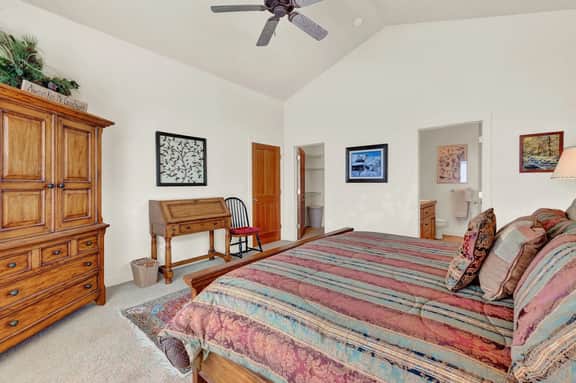 Scenic Mountain Retreat: Pool, Hot Tub, Valley Views