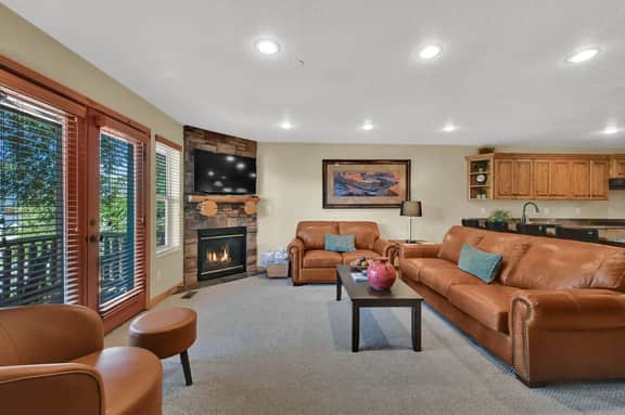 Eden Condo: Mountain Views, Pool & Jacuzzi, Close Ski Access