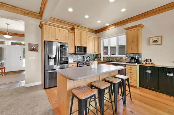 Pet-Friendly Luxury House w/ Hot Tub & Game Room