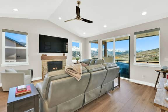 Eden Retreat: Hot Tub & Ski-In/Ski-Out Views