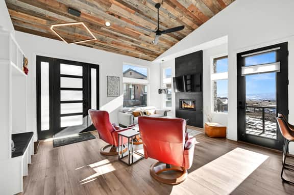 Eden Mountain Cabin: Hot Tub & Stunning Views Retreat