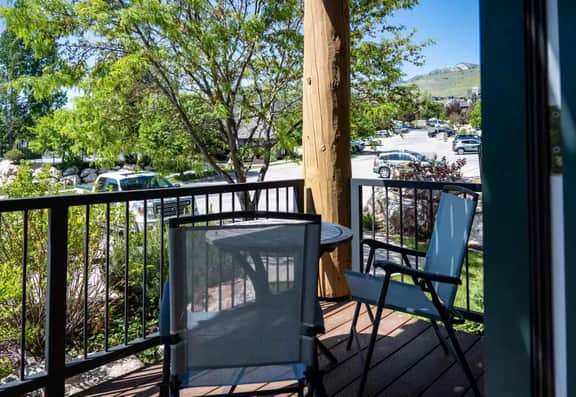 Eden Condo w/ Pool, Hot Tub & Mountain Views