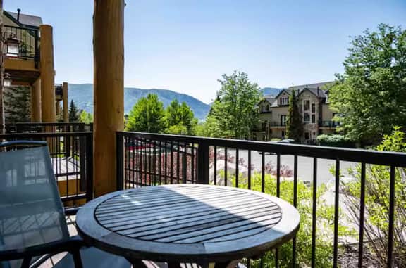 Eden Condo w/ Pool, Hot Tub & Mountain Views