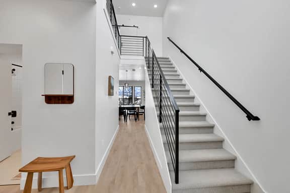 Newly Built Condo: Golf Views & Mountain Retreat