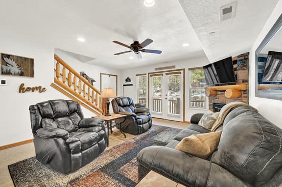 Courtyard Hot Tub Condo Near Ski Resorts & Golf
