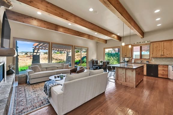 Ski & Golf Retreat w/ Stunning Mountain Views