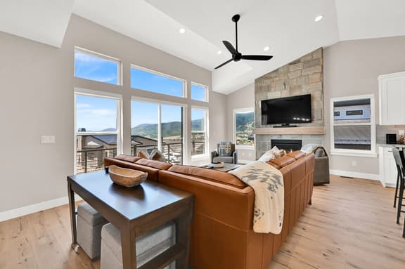 Ski Retreat: Powder Mountain Views & Hot Tub Bliss