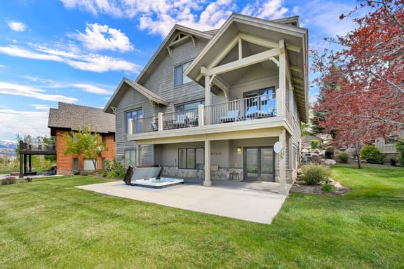 Mountain Escape w/ Valley Views & Private Hot Tub