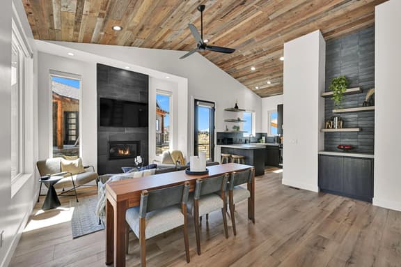 Mountain Views Eden Cabin w/ Hot Tub & Fireplace