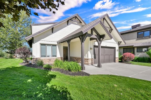 Pet-Friendly Luxury House w/ Hot Tub & Game Room
