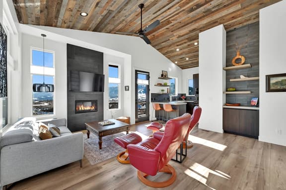 Eden Mountain Cabin: Hot Tub & Stunning Views Retreat