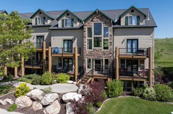 Eden Condo w/ Pool, Hot Tub & Mountain Views